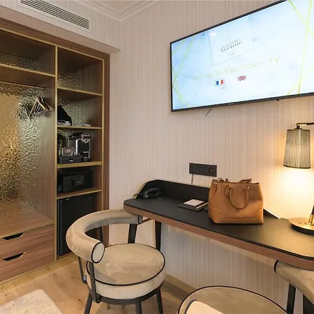 ホテル Tourisme Avenue パリ