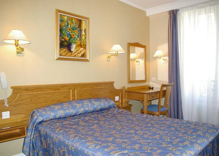 ホテル Tourisme Avenue パリ