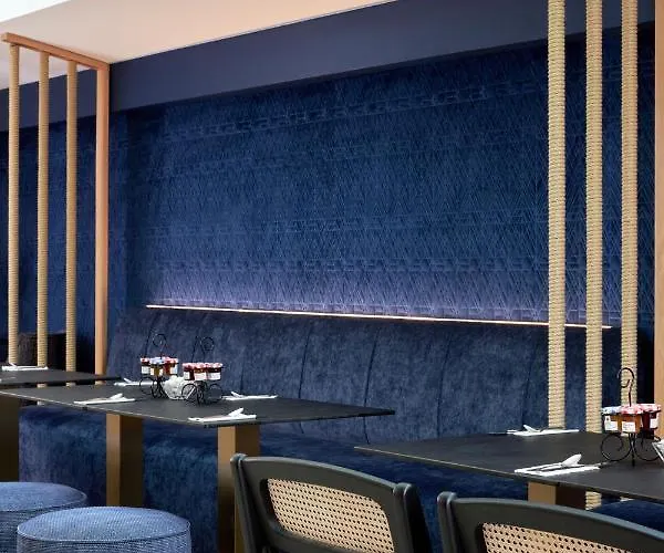 ホテル Tourisme Avenue パリ