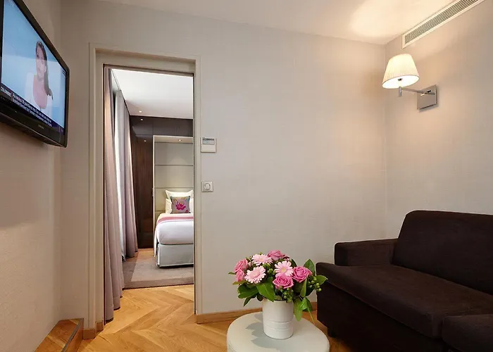 ホテル Tourisme Avenue パリ